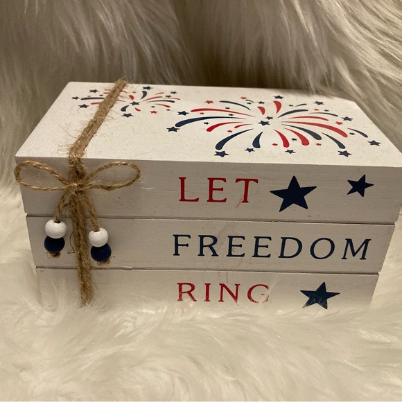 Set of 7 July 4Th Patriotic Decor - Picture 3 of 16